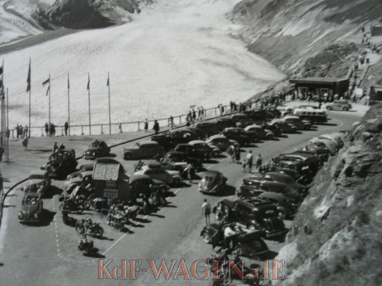 VW - 1951 - KDF Wagen am Großglockner - Postkarte Parkplatz Freiwandeck 2368 m, mit Großglockner 3798 m und Johannisberg 3667 m. - [8689]-2